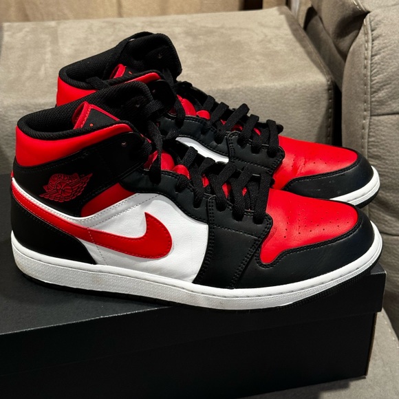 Jordan 1 Mid - Picture 2 of 7